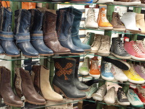 Assortiment laarzen en schoenen